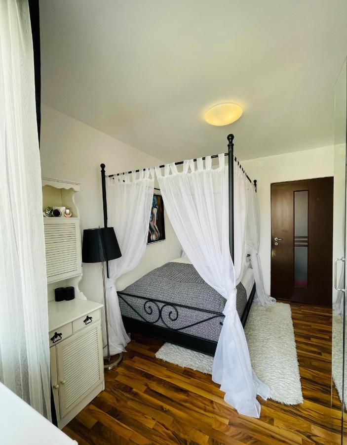 Little Cute Homey Apartman Satu Mare Buitenkant foto